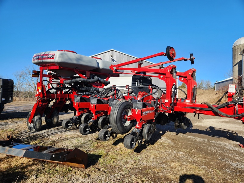 Planting Equipment  Case IH 1250 Corn Planter  Photo