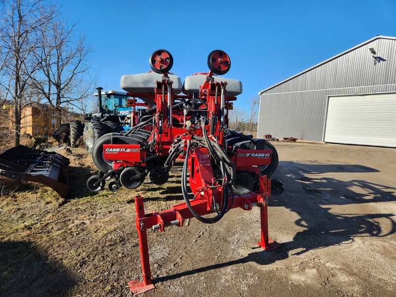 Planting Equipment  Case IH 1250 Corn Planter  Photo