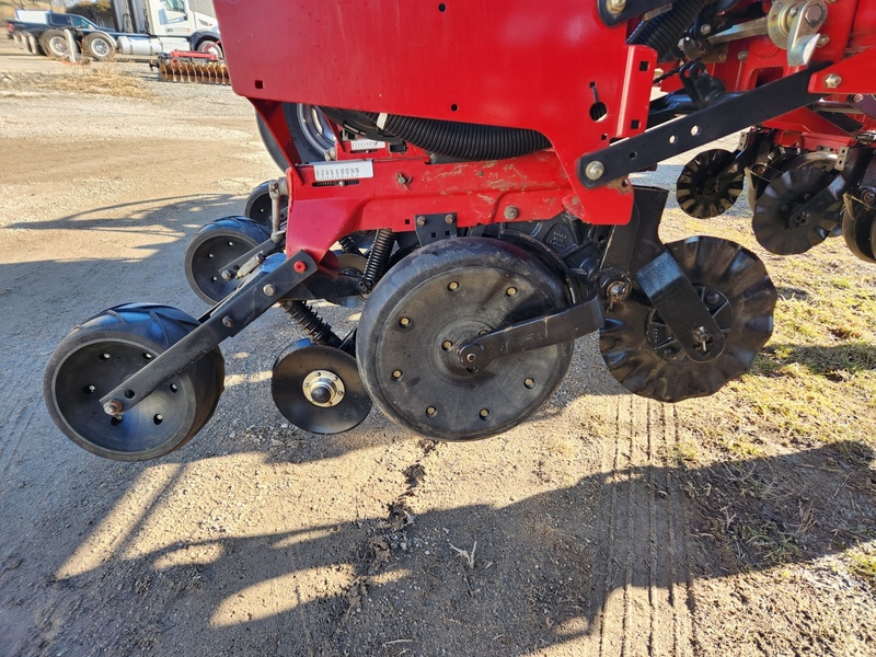 Planting Equipment  Case IH 1250 Corn Planter  Photo