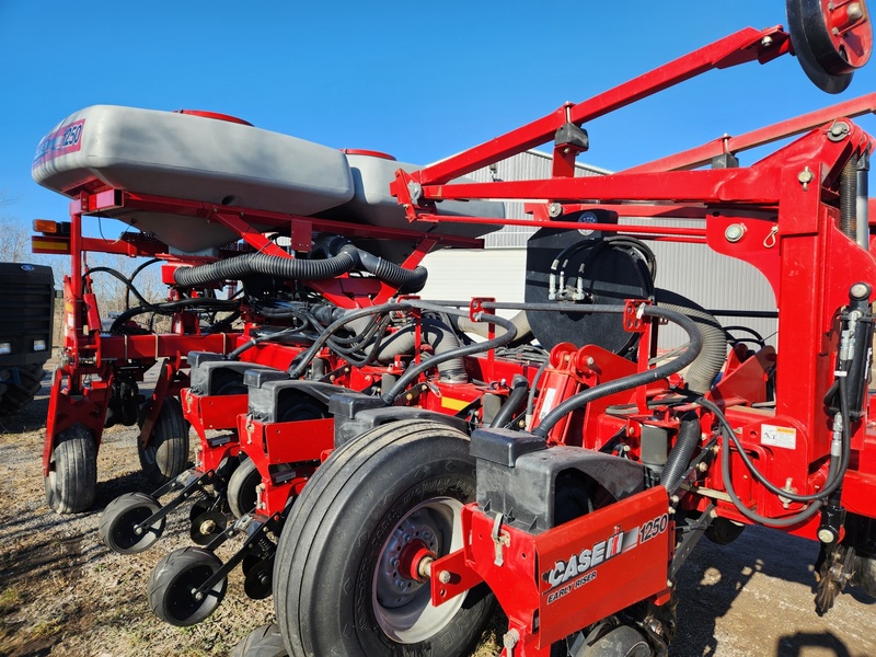 Planting Equipment  Case IH 1250 Corn Planter  Photo