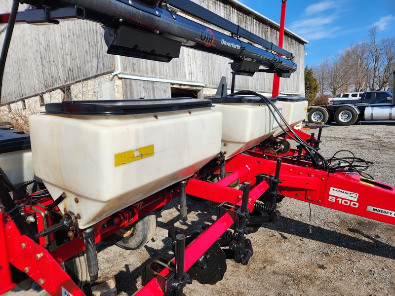 Planting Equipment  White 8106 Planter  Photo