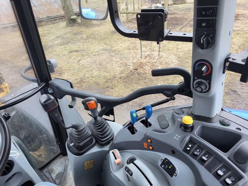 New Holland T5.115 Electro Command Tractor 