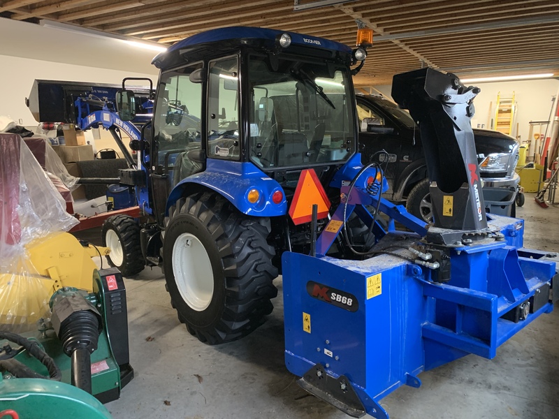 New Holland Boomer 40 Compact Tractor with snowblower