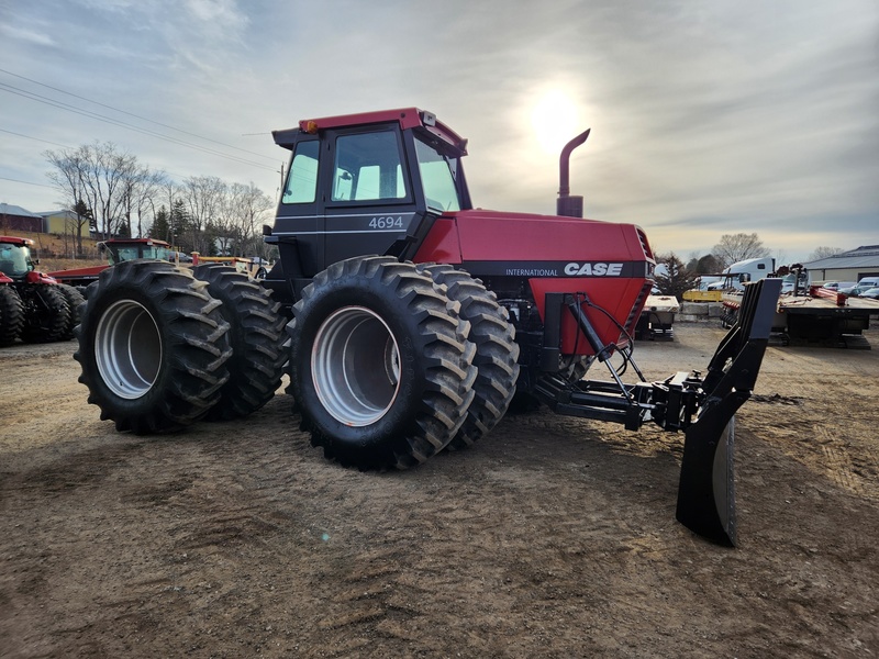 Tractors - Farm  Case IH 4694 Tractor  Photo
