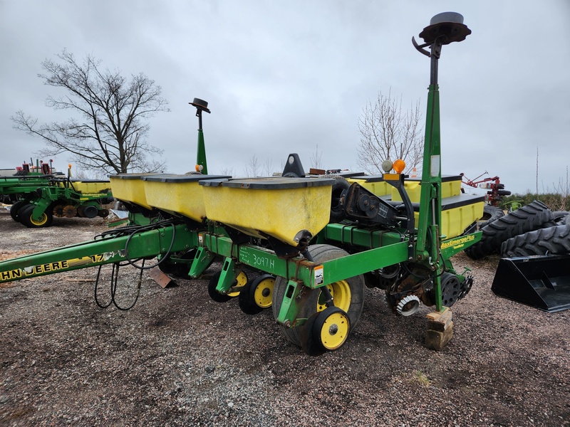 Planting Equipment  John Deere 1780 Planter  Photo