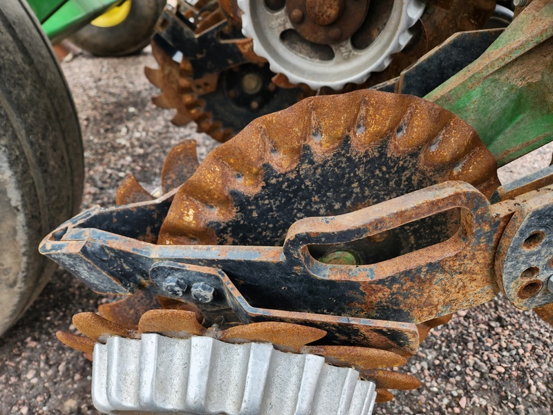 Planting Equipment  John Deere 1780 Planter  Photo