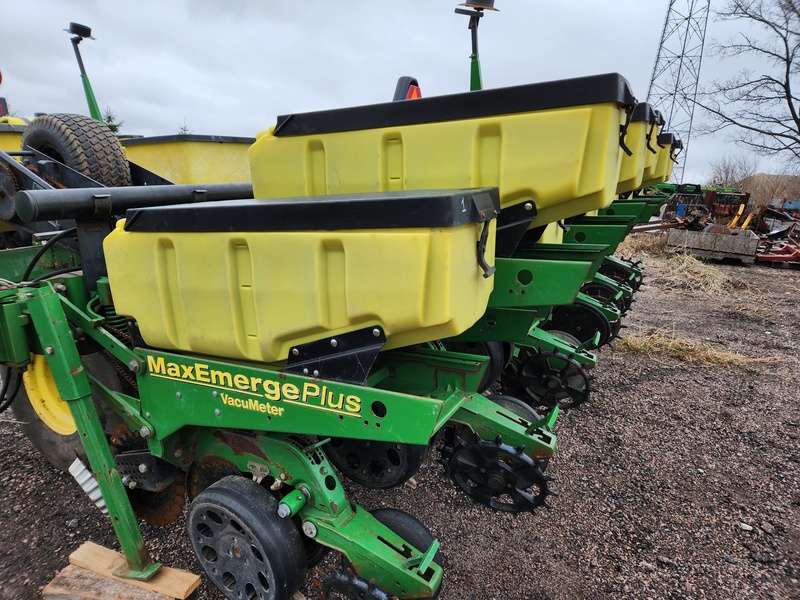 Planting Equipment  John Deere 1780 Planter  Photo