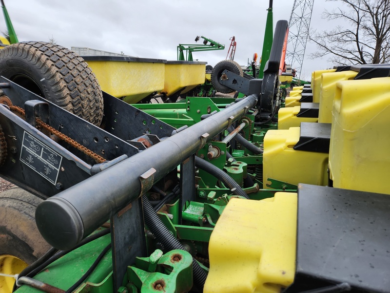 Planting Equipment  John Deere 1780 Planter  Photo