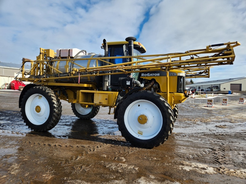 Sprayers  Ag Chem Rogator 1254 Sprayer Photo