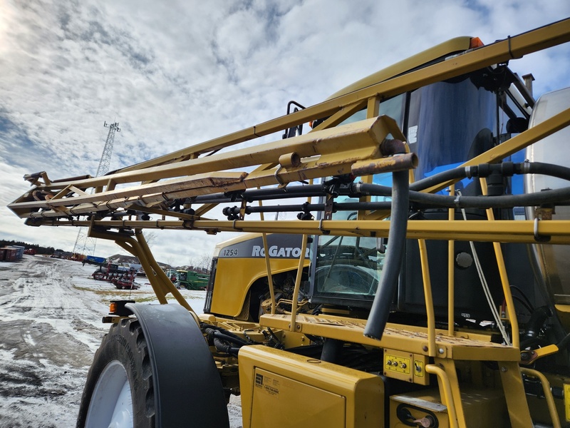 Sprayers  Ag Chem Rogator 1254 Sprayer Photo