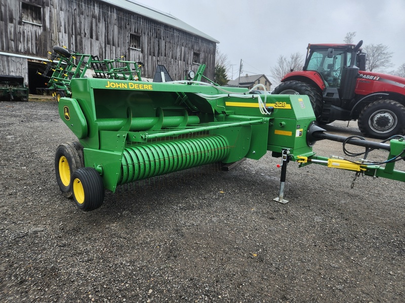 John Deere 328 Baler