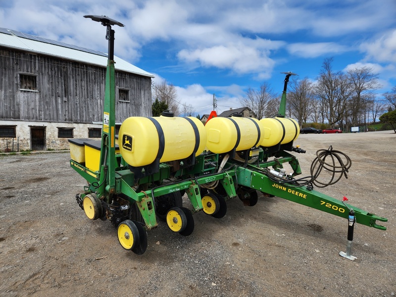 Planting Equipment  John Deere 7200 Planter  Photo