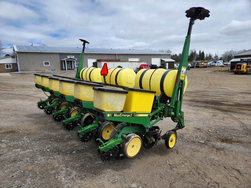 Planting Equipment  John Deere 7200 Planter  Photo