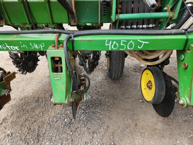 Planting Equipment  John Deere 7200 Planter  Photo