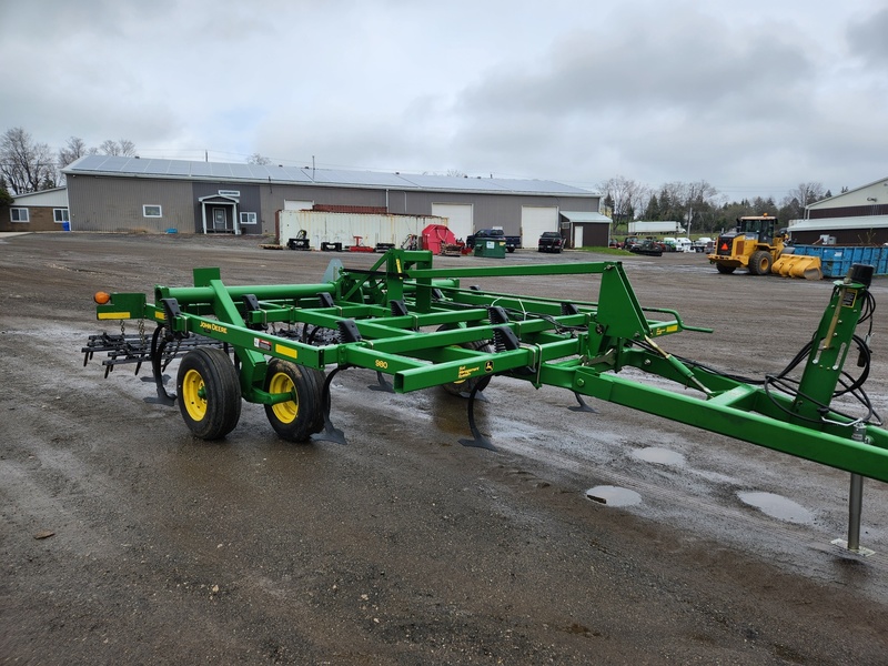 John Deere 980 Cultivator 