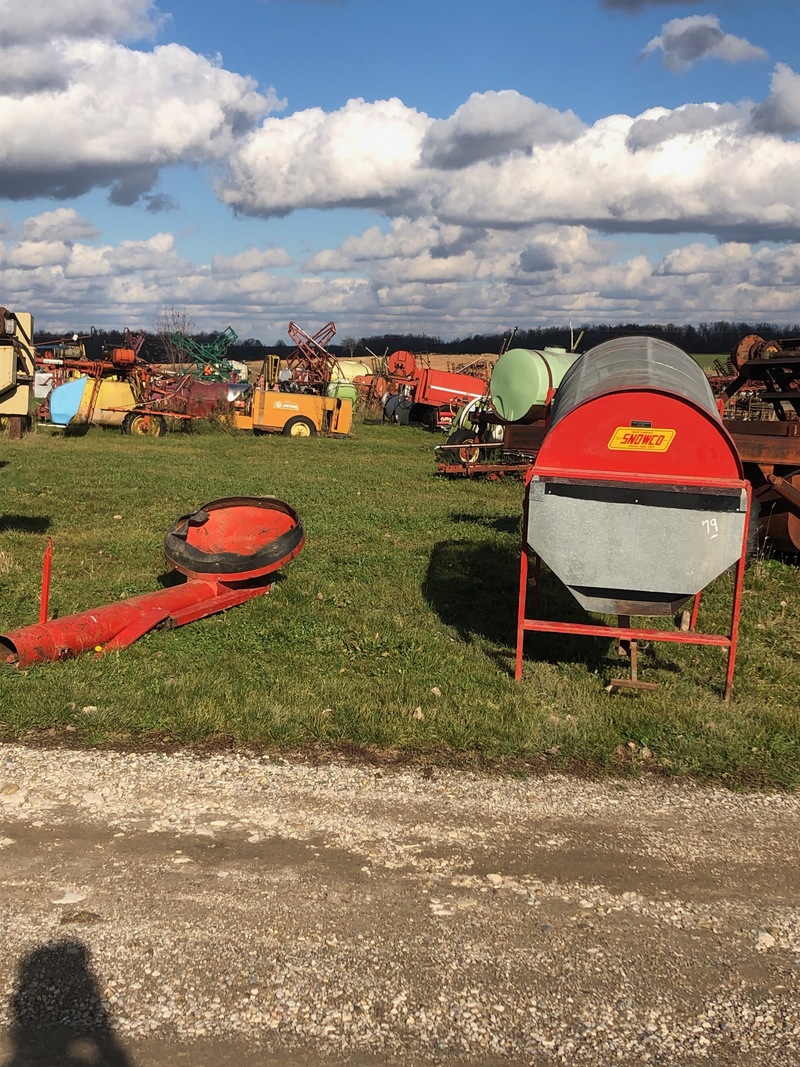 Grain Handling  Snowco Grain Cleaner with Fill Auger Photo