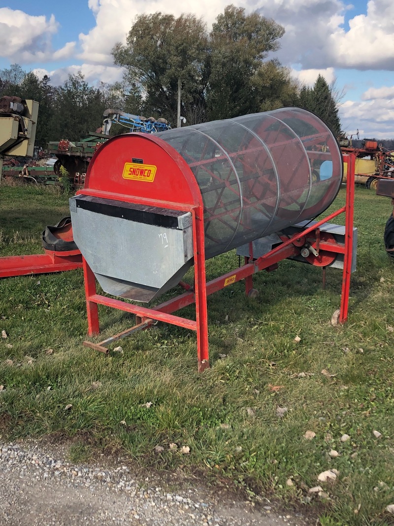 Grain Handling  Snowco Grain Cleaner with Fill Auger Photo