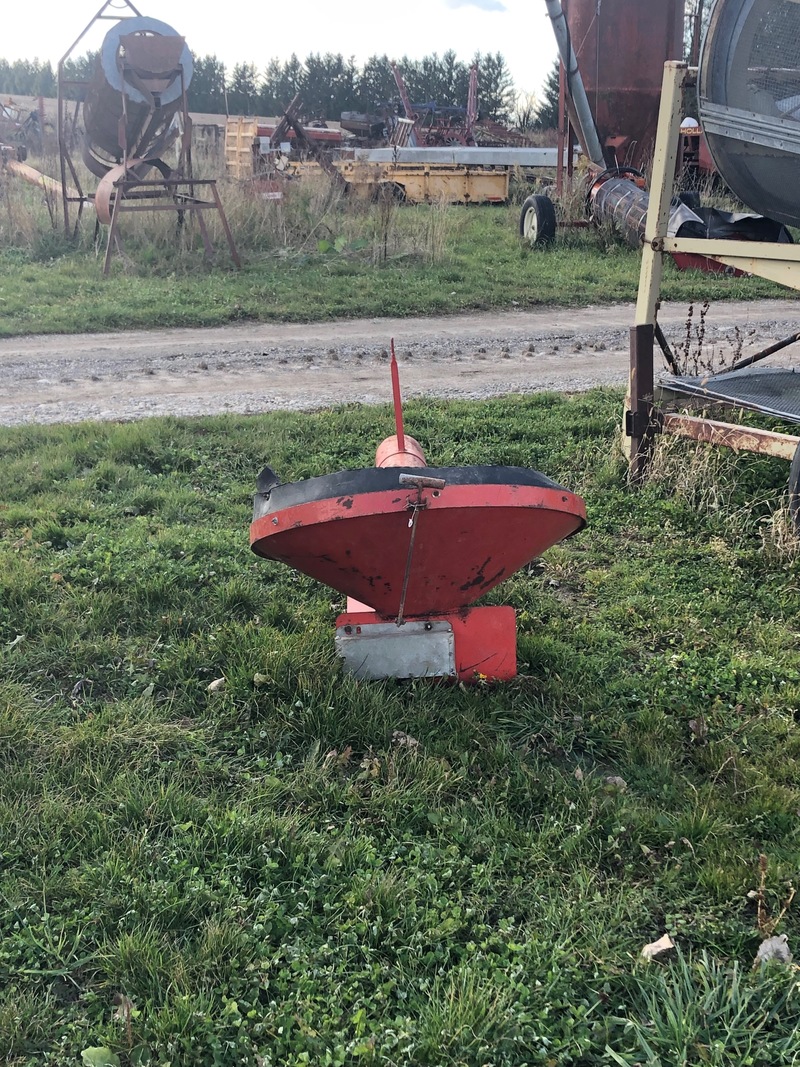 Grain Handling  Snowco Grain Cleaner with Fill Auger Photo