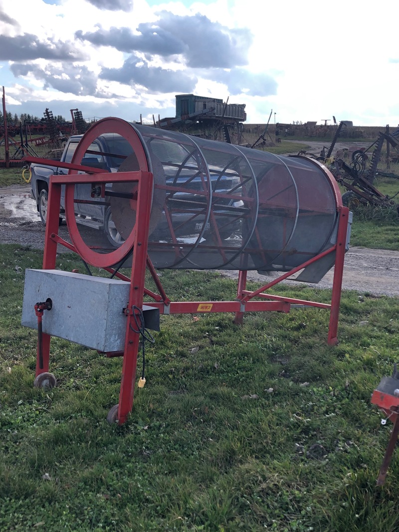 Grain Handling  Snowco Grain Cleaner with Fill Auger Photo