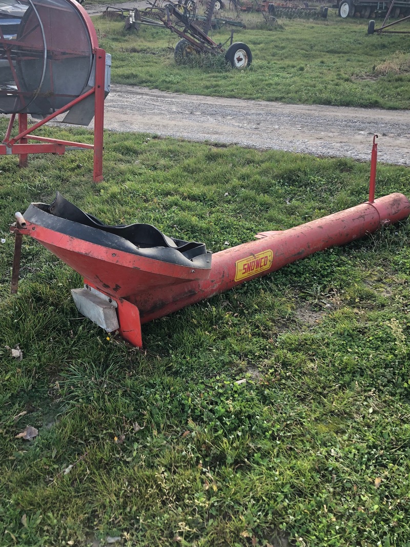 Grain Handling  Snowco Grain Cleaner with Fill Auger Photo