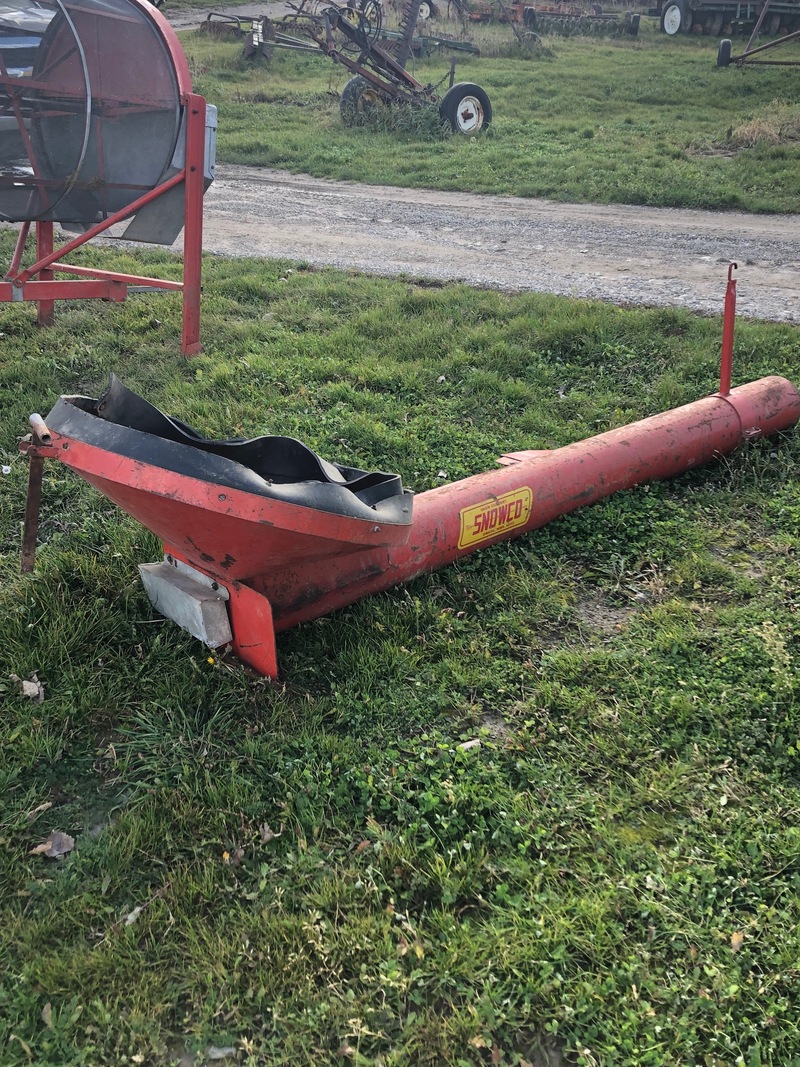 Grain Handling  Snowco Grain Cleaner with Fill Auger Photo