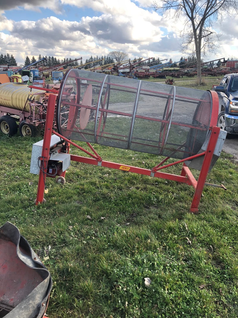 Grain Handling  Snowco Grain Cleaner with Fill Auger Photo