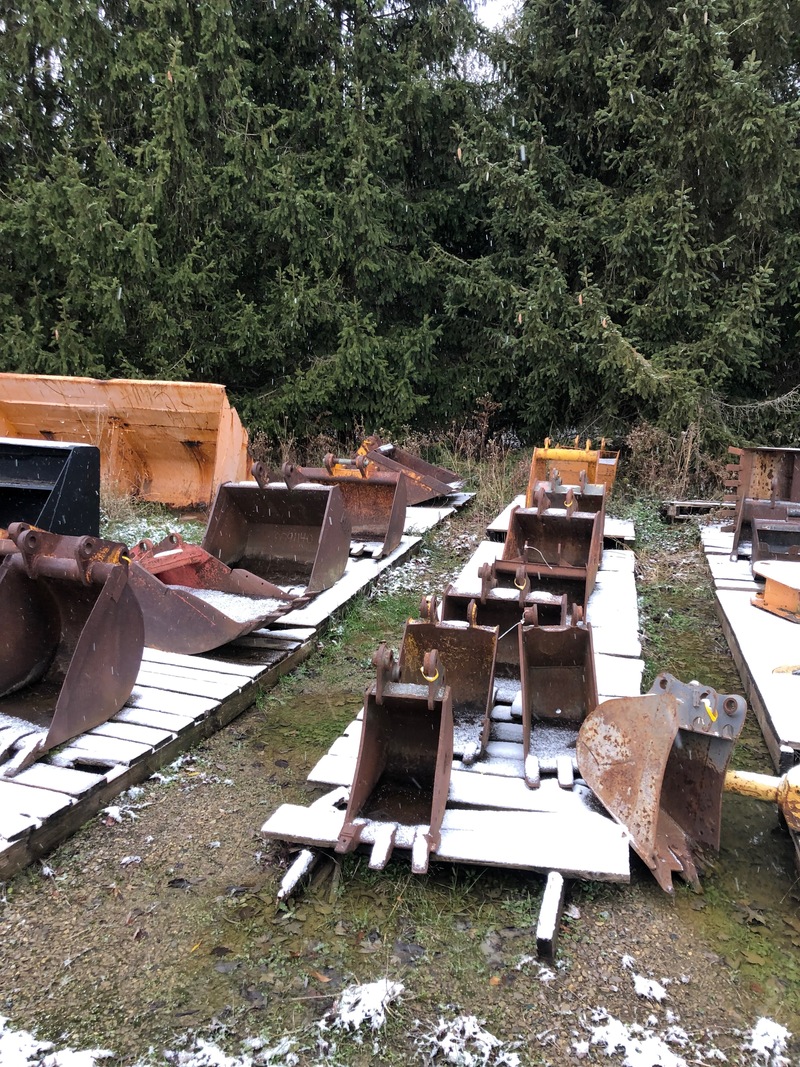 Attachments  Various Backhoe and Excavation Buckets Photo