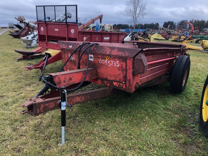 International 550 Manure Spreader - Single Beater with End Gate
