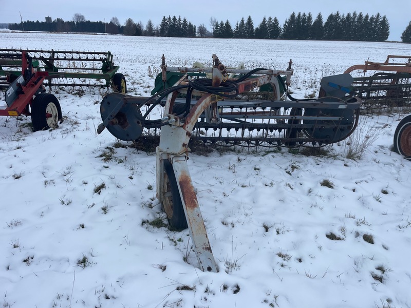 Hay/Forage/Livestock  New Idea 4151 Hay Rake - Hydraulic Drive Center Wheel Roll Bar Photo