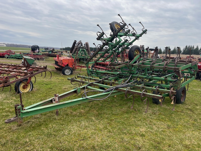 John Deere Cultivator (26ft) - Walking Tandems, S-tine shanks