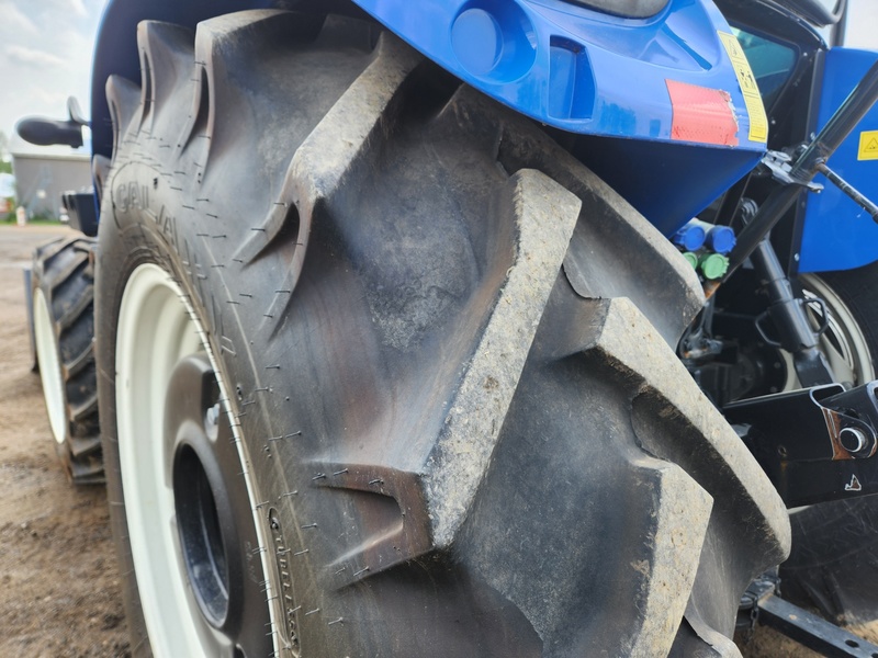 Tractors - Farm  New Holland Workmaster 55 Tractor  Photo