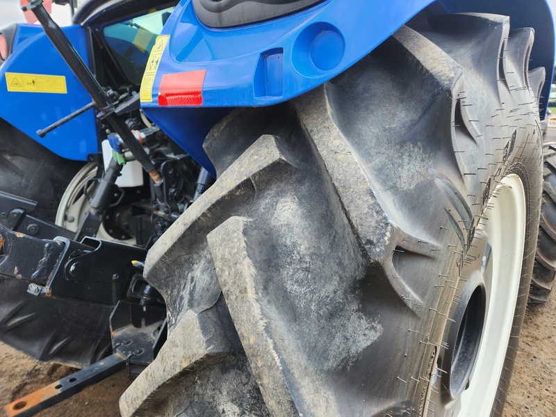 Tractors - Farm  New Holland Workmaster 55 Tractor  Photo