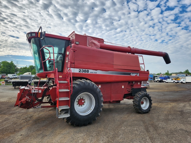 Case IH 2388 Combine 