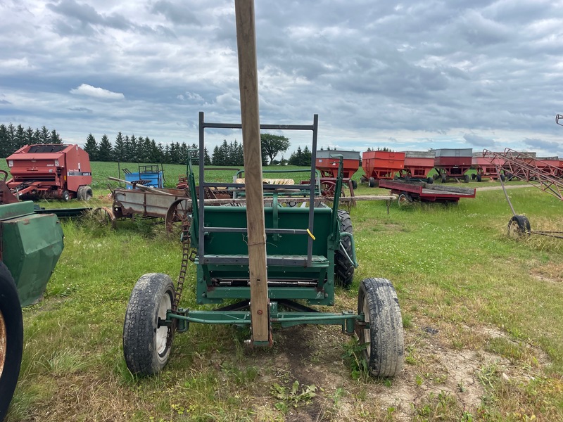Manure Equipment  New Idea Ground Drive Manure Spreader Photo