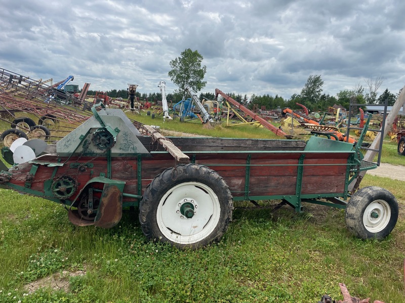 Manure Equipment  New Idea Ground Drive Manure Spreader Photo
