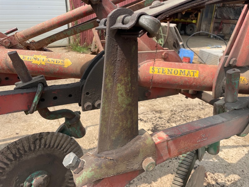 Tillage - Discs  Kverneland Auto Reset Plow | 3 Furrow, 3pth, 16" Photo