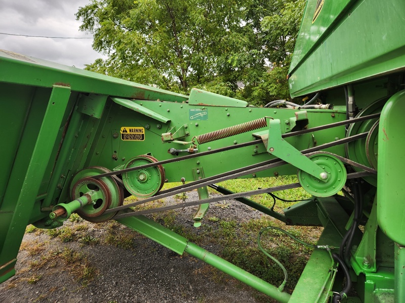 Combines & Harvesting Equipment  John Deere 7721 Pulltype Combine Photo