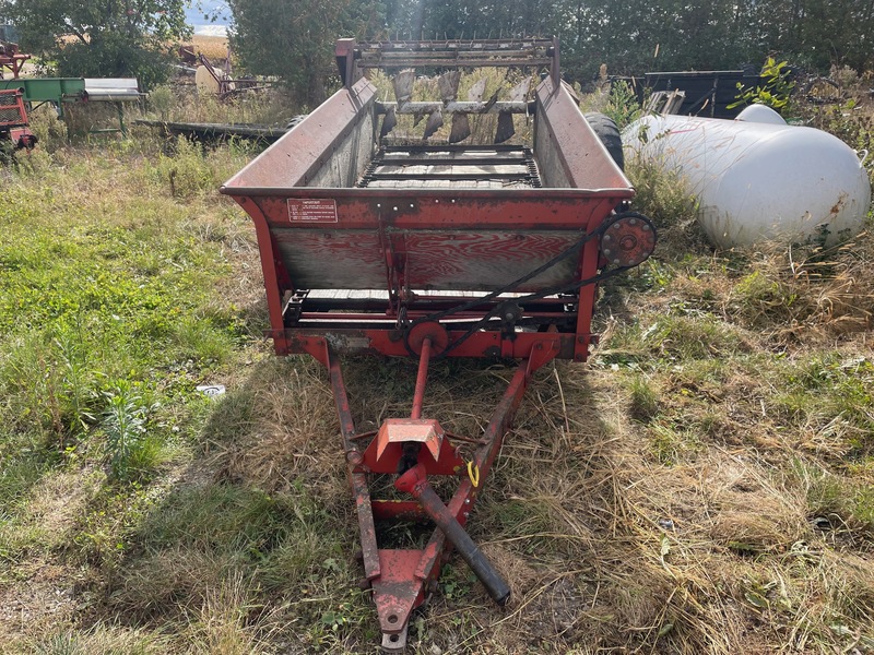 Manure Equipment  International Harvester 130 Double Beater Manure Spreader Photo