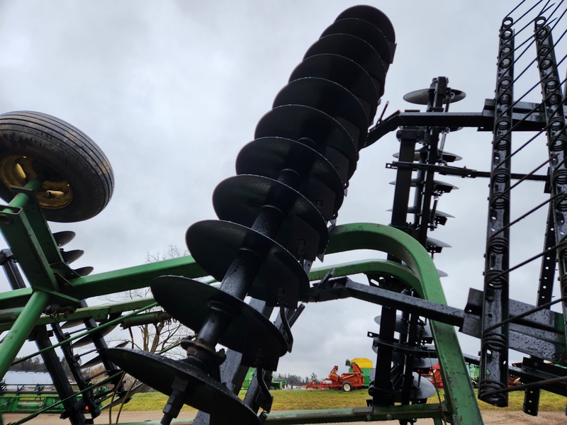 Discs  John Deere 235 Disc Photo