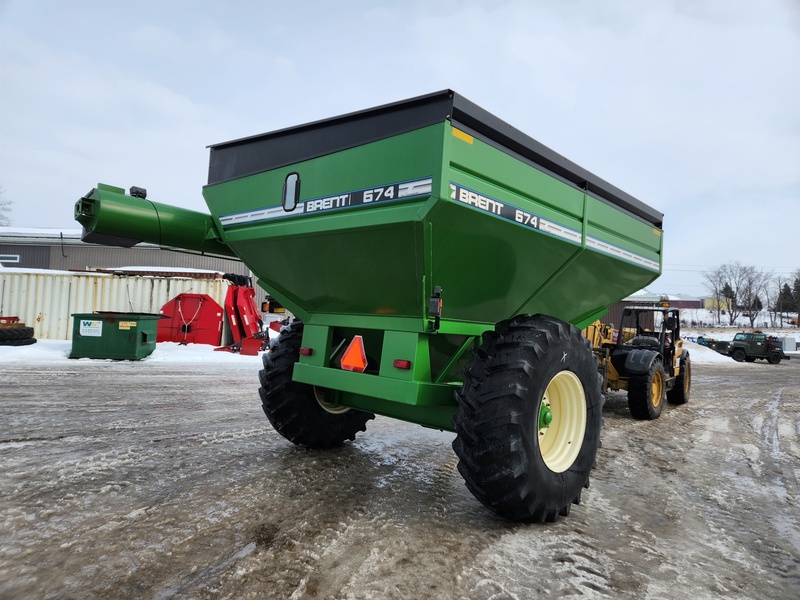 Grain Cart  Brent 674 Grain Cart  Photo