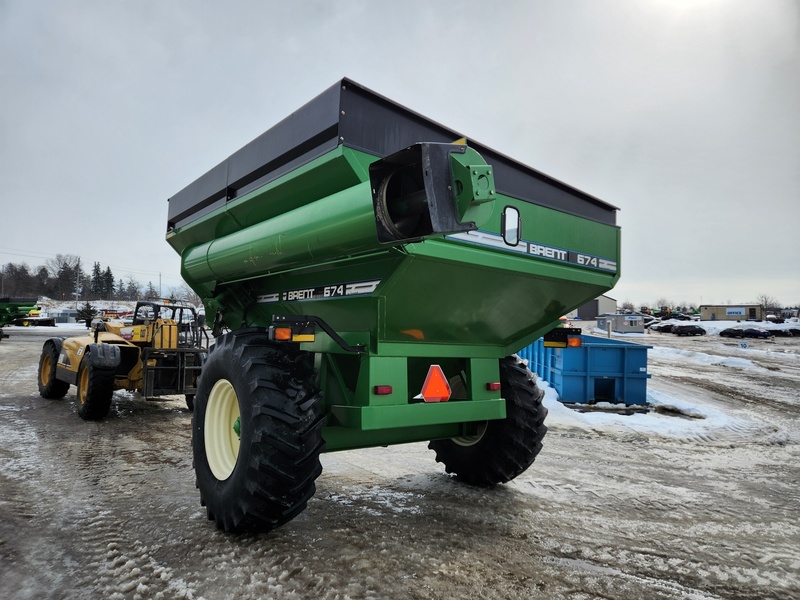 Grain Cart  Brent 674 Grain Cart  Photo