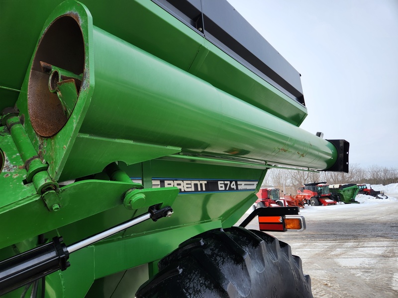 Grain Cart  Brent 674 Grain Cart  Photo