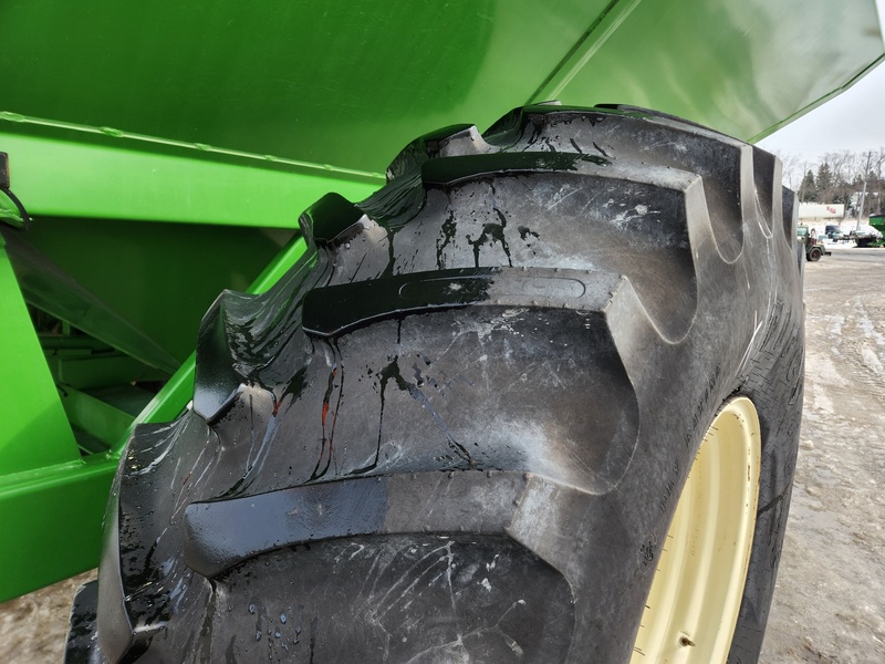 Grain Cart  Brent 674 Grain Cart  Photo