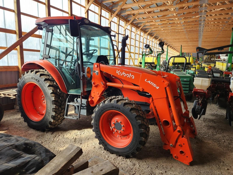 Tractors - Farm  Kubota M4-071 Tractor   Photo