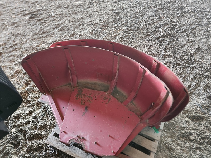 Other Farm Equipment  International Wheatland Fenders   Photo