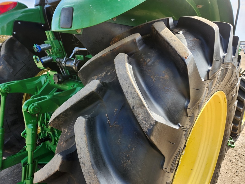 Tractors - Farm  John Deere 6105D Tractor Photo