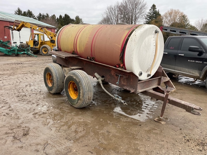 Miscellaneous  1000 Gallon Fiberglass Tank with Tandem Undercarriage Photo