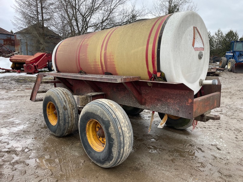 Miscellaneous  1000 Gallon Fiberglass Tank with Tandem Undercarriage Photo