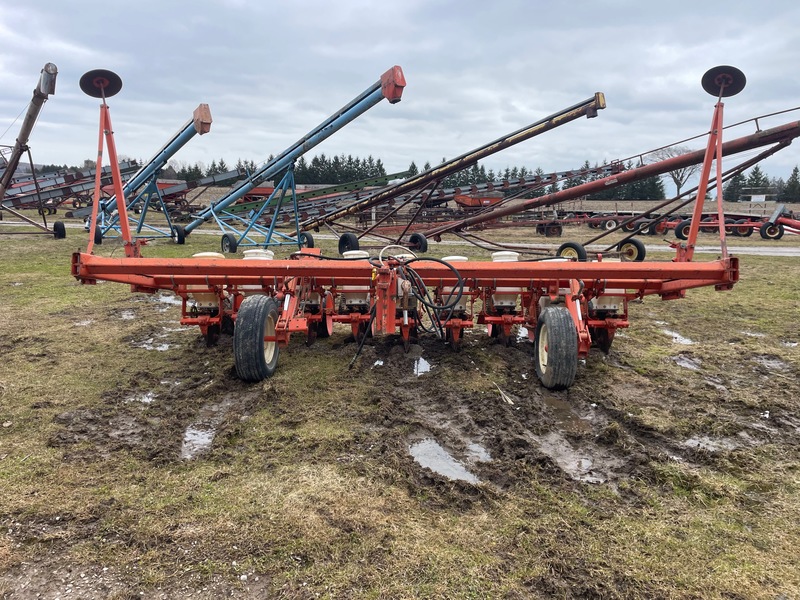 Planting  AE 9 Row Ground Drive Planter Photo