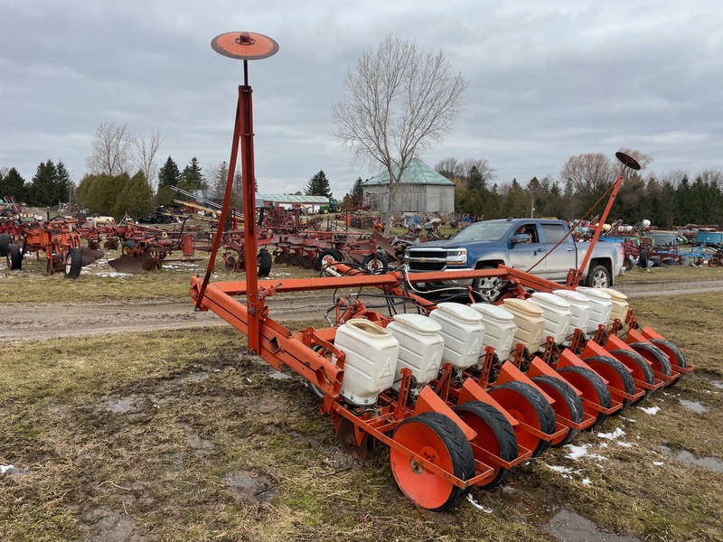 Planting  AE 9 Row Ground Drive Planter Photo